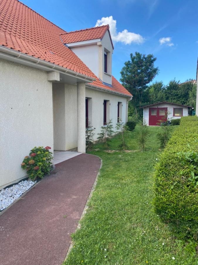 Aux Charmes 1 Bed & Breakfast Isques Exterior photo