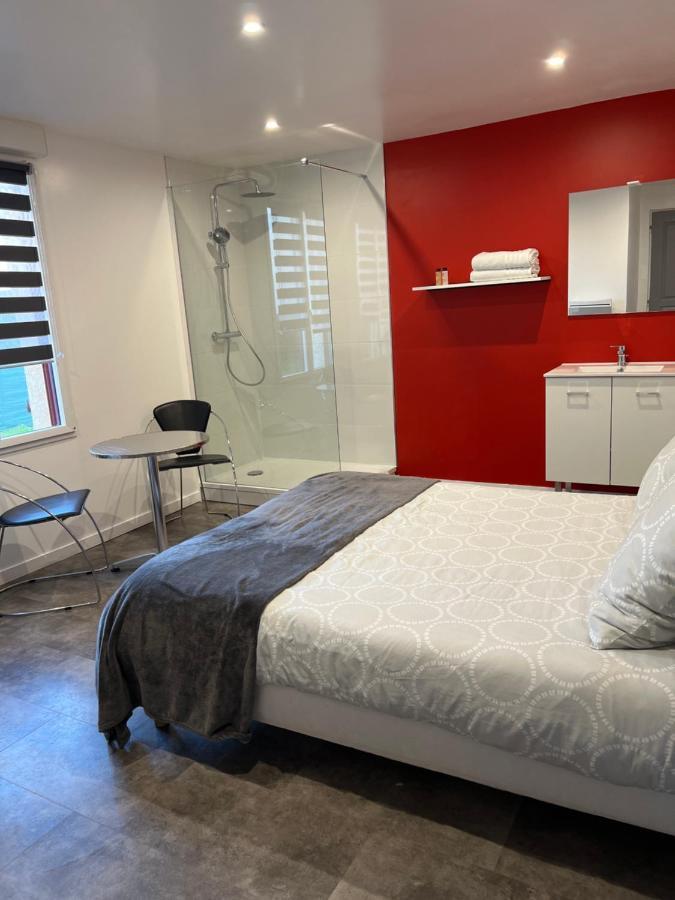 Aux Charmes 1 Bed & Breakfast Isques Exterior photo