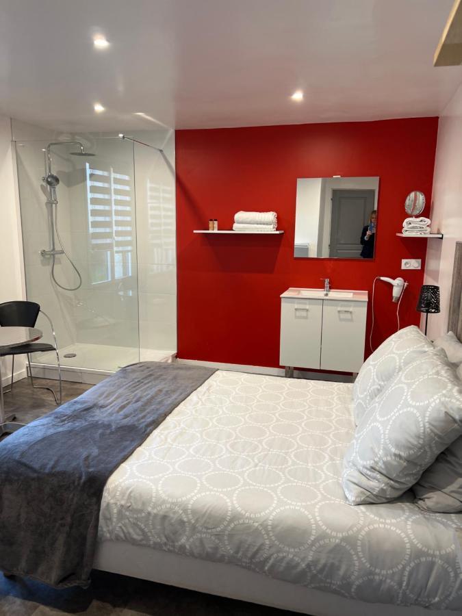 Aux Charmes 1 Bed & Breakfast Isques Exterior photo