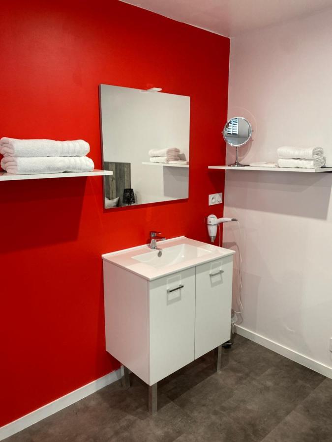 Aux Charmes 1 Bed & Breakfast Isques Exterior photo