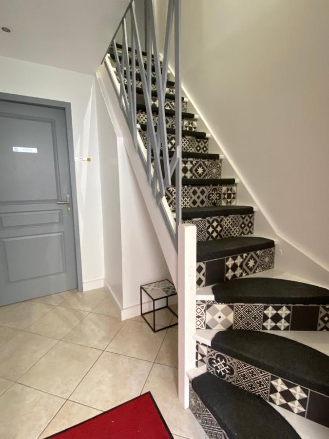 Aux Charmes 1 Bed & Breakfast Isques Exterior photo